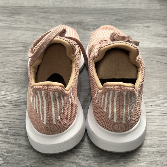 Adidas Women’s Swift 1.0 Running Shoes Size 8 - Picture 2 of 3